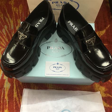 prada チョコレートローファー